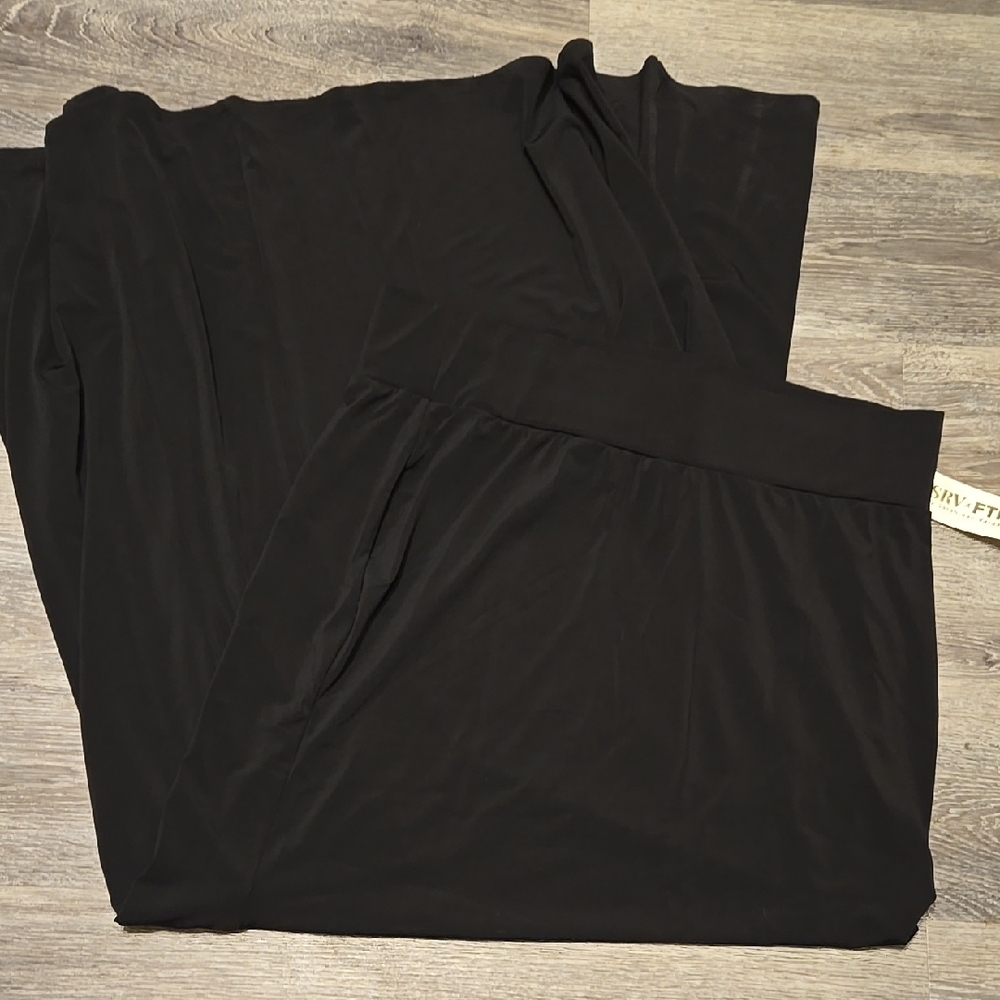 NWT SRV-FTF Black Mermaid Maxi Skirt Sz 1